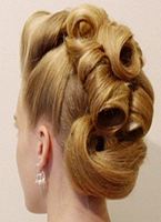   modne fryzury upięcia dla kobiet, włosy upięte, uczesanie wieczorowe numer zdjęcia z fryzurą to  37